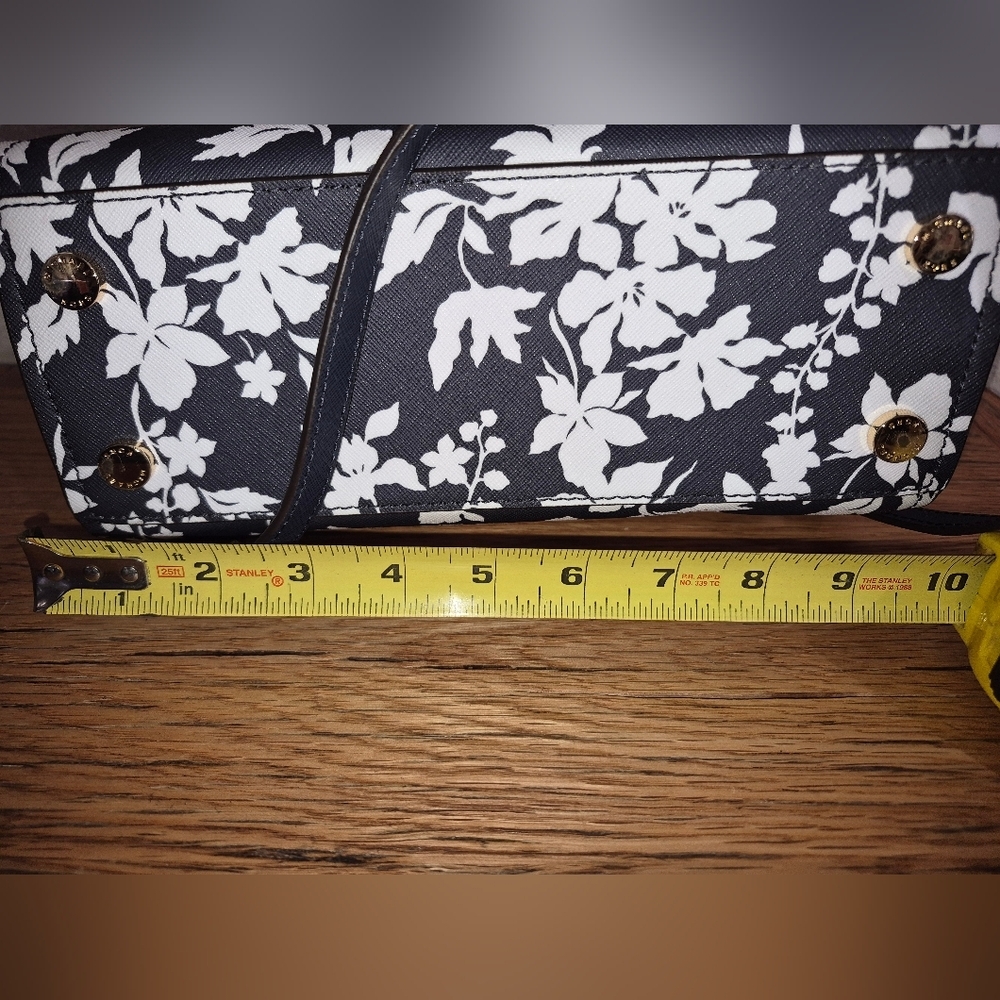 Michael Kors Flower Sofia Medium Bag - Picture 6 of 7